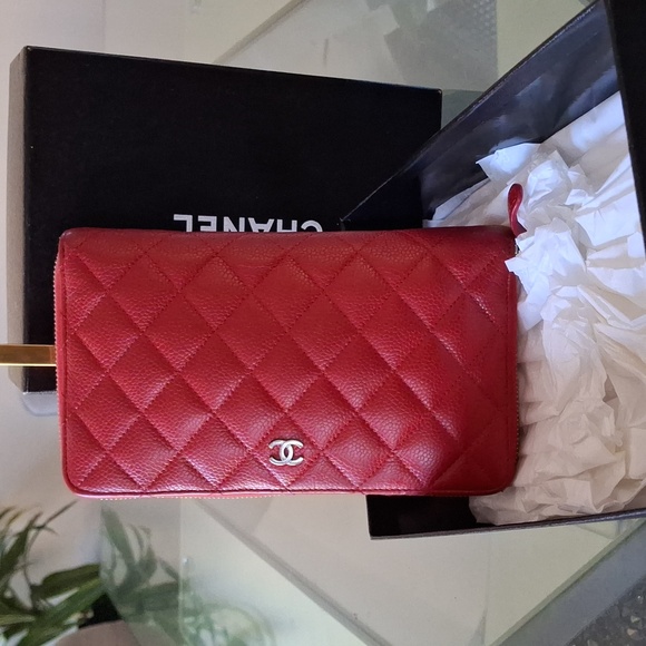Chanel  Caviar Organizer - Picture 1 of 15